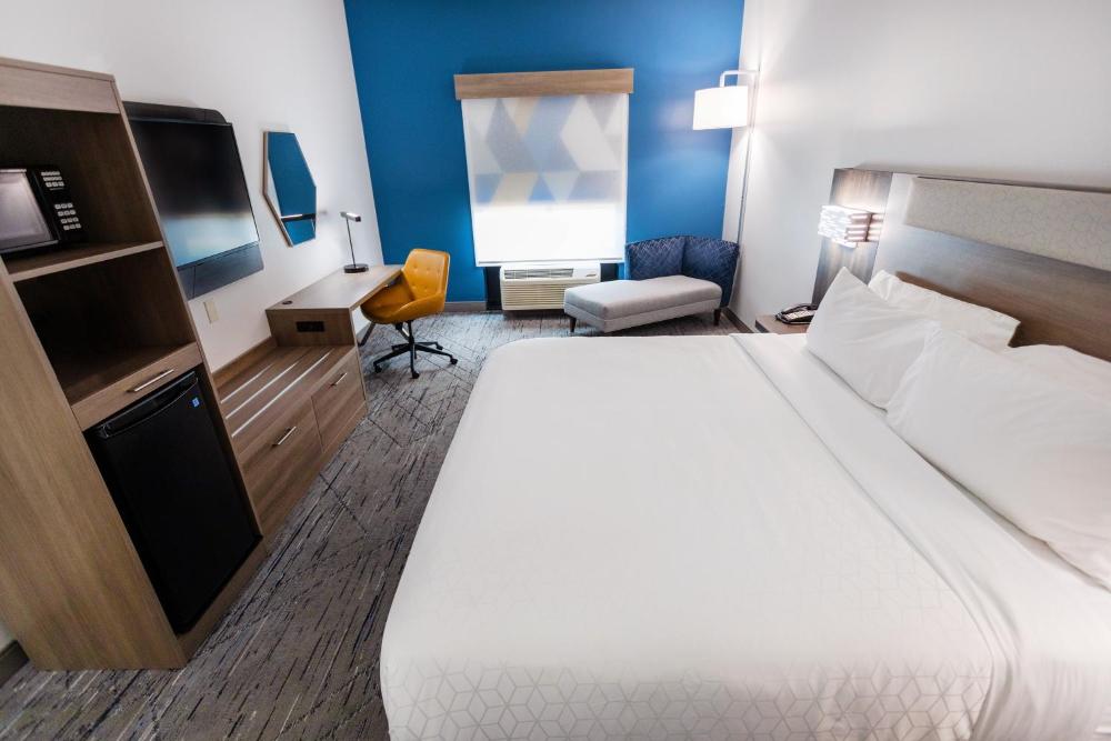 Standard King Room interior