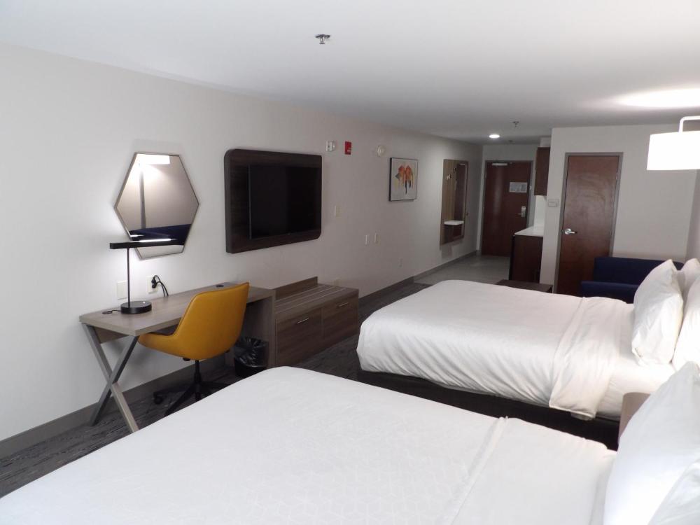 Holiday Inn Express & Suites - Huntsville Airport by IHG